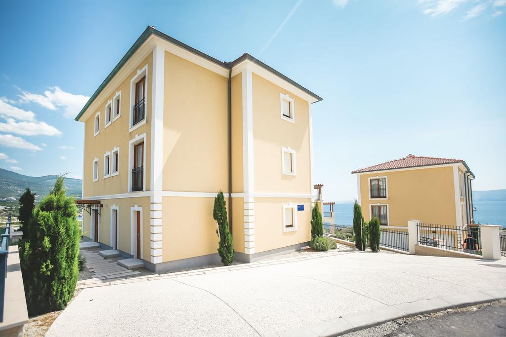 Apartments Poville Residence Повіле Екстер'єр фото