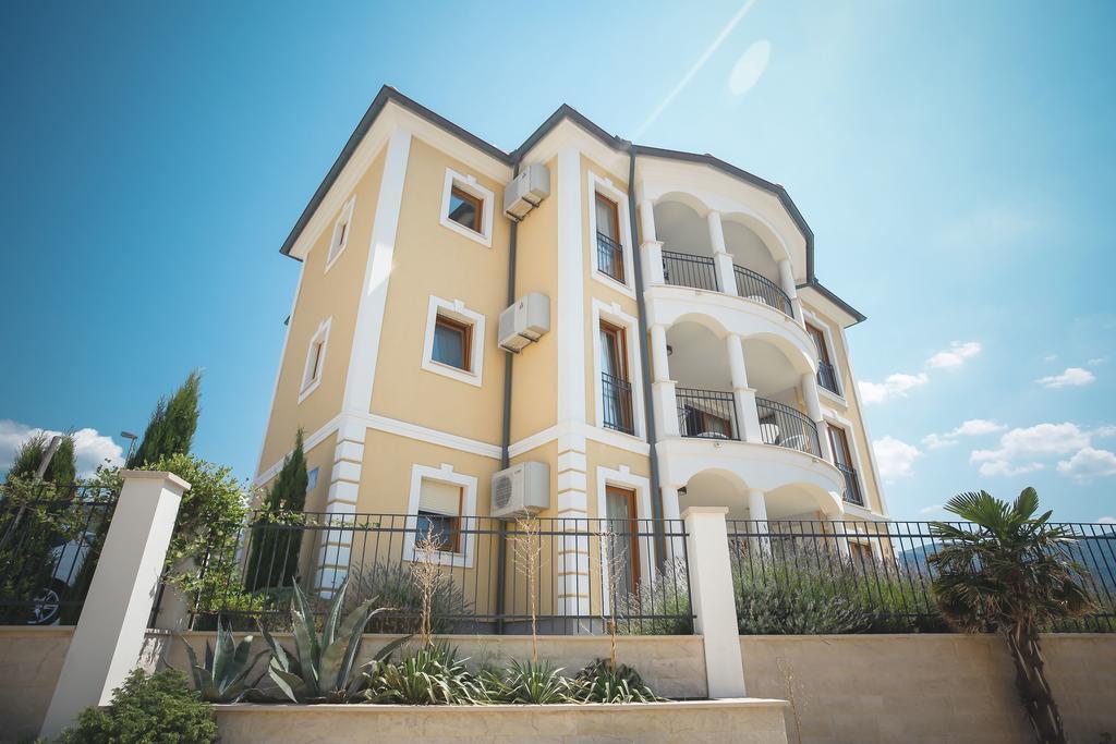 Apartments Poville Residence Повіле Екстер'єр фото