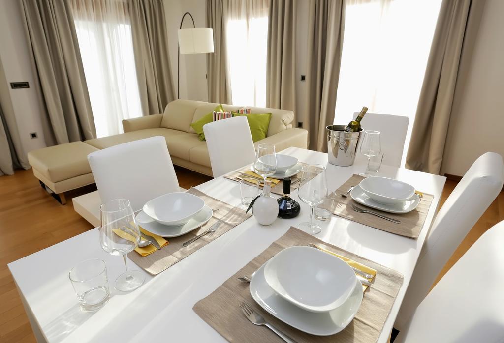 Apartments Poville Residence Повіле Екстер'єр фото