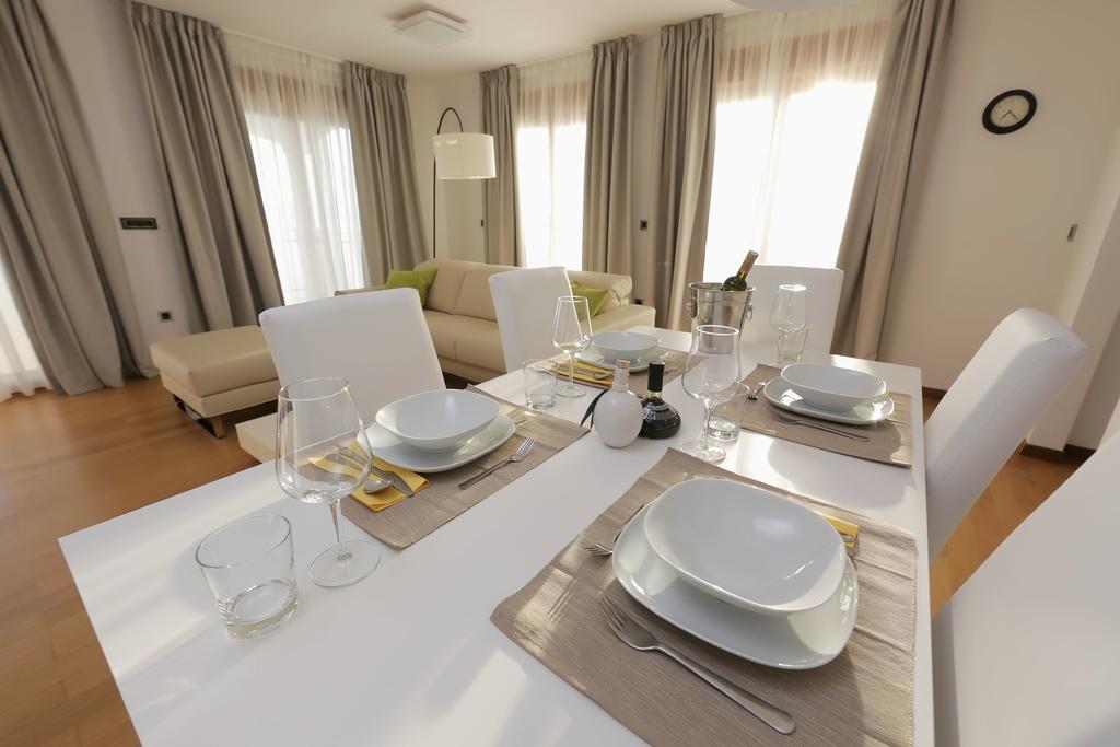 Apartments Poville Residence Повіле Екстер'єр фото