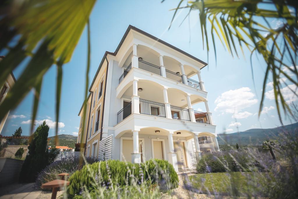 Apartments Poville Residence Повіле Екстер'єр фото